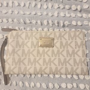 Michael Kors wristlet